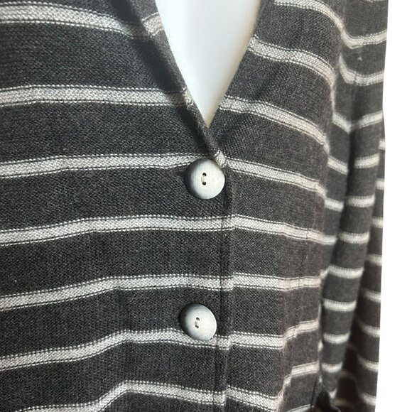 Tahari Gray on Gray Button Front Merino Wool Blend Slouchy Blazer Size L - Picture 3 of 6